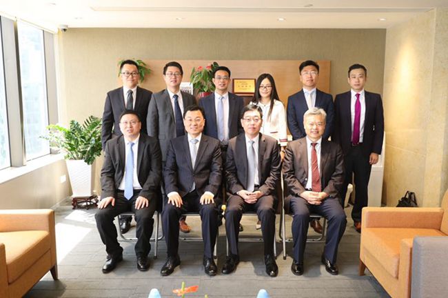 外交部駐港公署謝鋒特派員赴集團(tuán)香港簽證申請服務(wù)中心調(diào)研（圖）