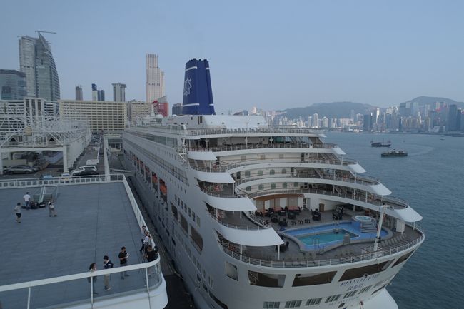 「鼓浪嶼」號(hào)郵輪首航香港暨迎國(guó)慶儀式舉行（圖）